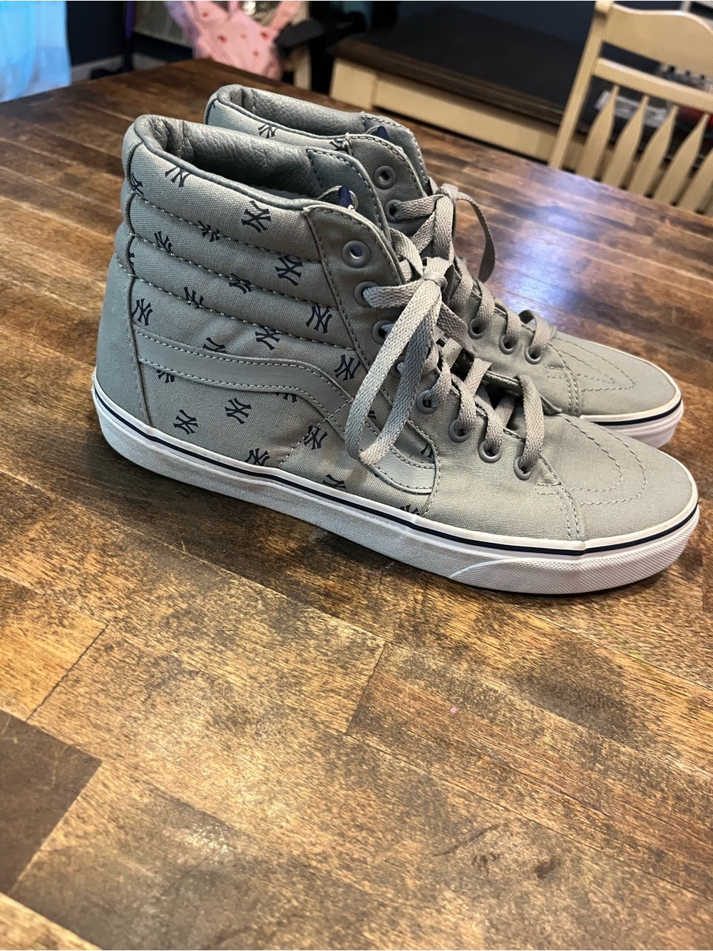 NY Yankees Vans Gray High-Top men’s Skate Sneakers - NY Pattern